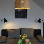 Goldener Hahn Near Crps Medicenter Seuthe 아파트 *