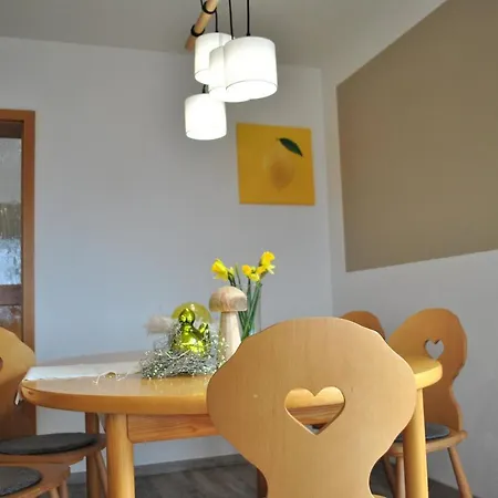 Apartment Goldener Hahn Mit Infrarot Sauna, Panorama Aussicht & Pool, Fruehstuecksservice Im
