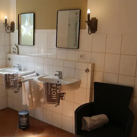 Goldener Hahn Mit Infrarot Sauna, Panorama Aussicht & Pool, Fruehstuecksservice Im 4*