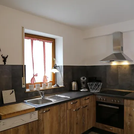 Apartment Goldener Hahn Mit Infrarot Sauna, Panorama Aussicht & Pool, Fruehstuecksservice Im 4*
