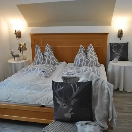 Goldener Hahn Mit Infrarot Sauna, Panorama Aussicht & Pool, Fruehstuecksservice Im Apartment 4*