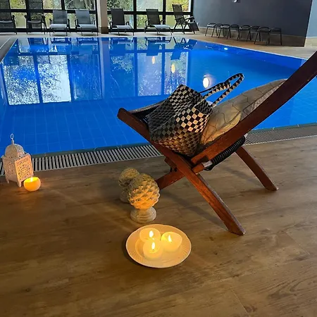 Goldener Hahn Mit Infrarot Sauna, Panorama Aussicht & Pool, Fruehstuecksservice Im Apartment