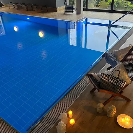 Goldener Hahn Mit Infrarot Sauna, Panorama Aussicht & Pool, Fruehstuecksservice Im Apartment 4*